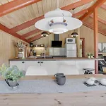 With Fireplace Vi